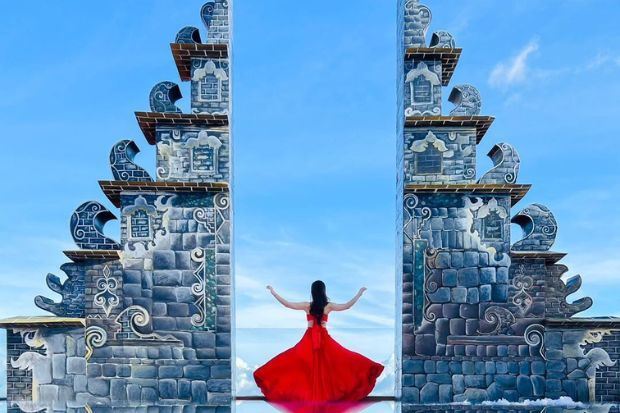 Chụp ảnh sống ảo tại Cổng Trời Bali Green Hills